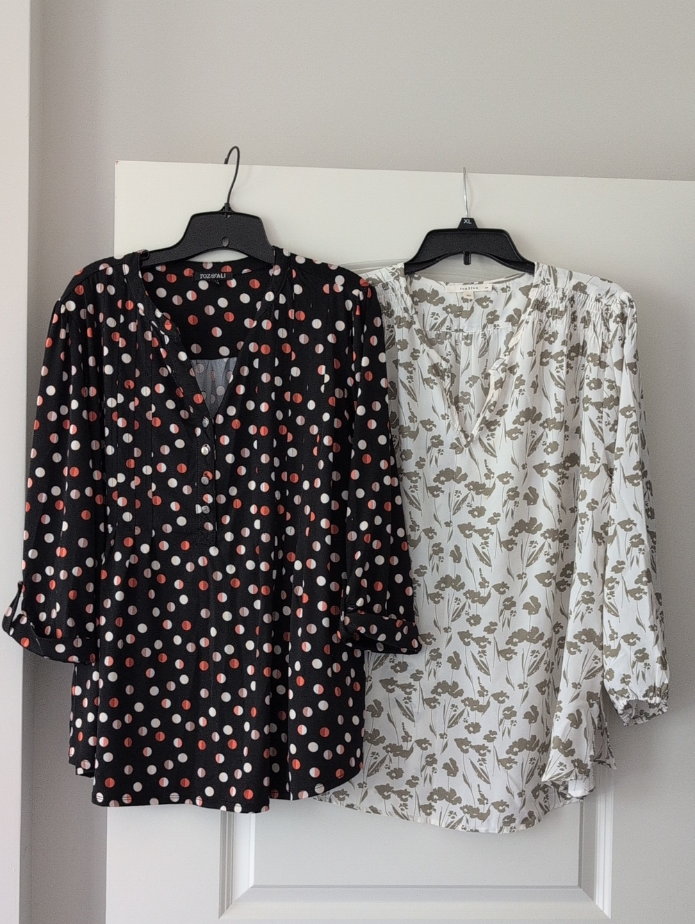 Bundle of 2 pullover Blouses